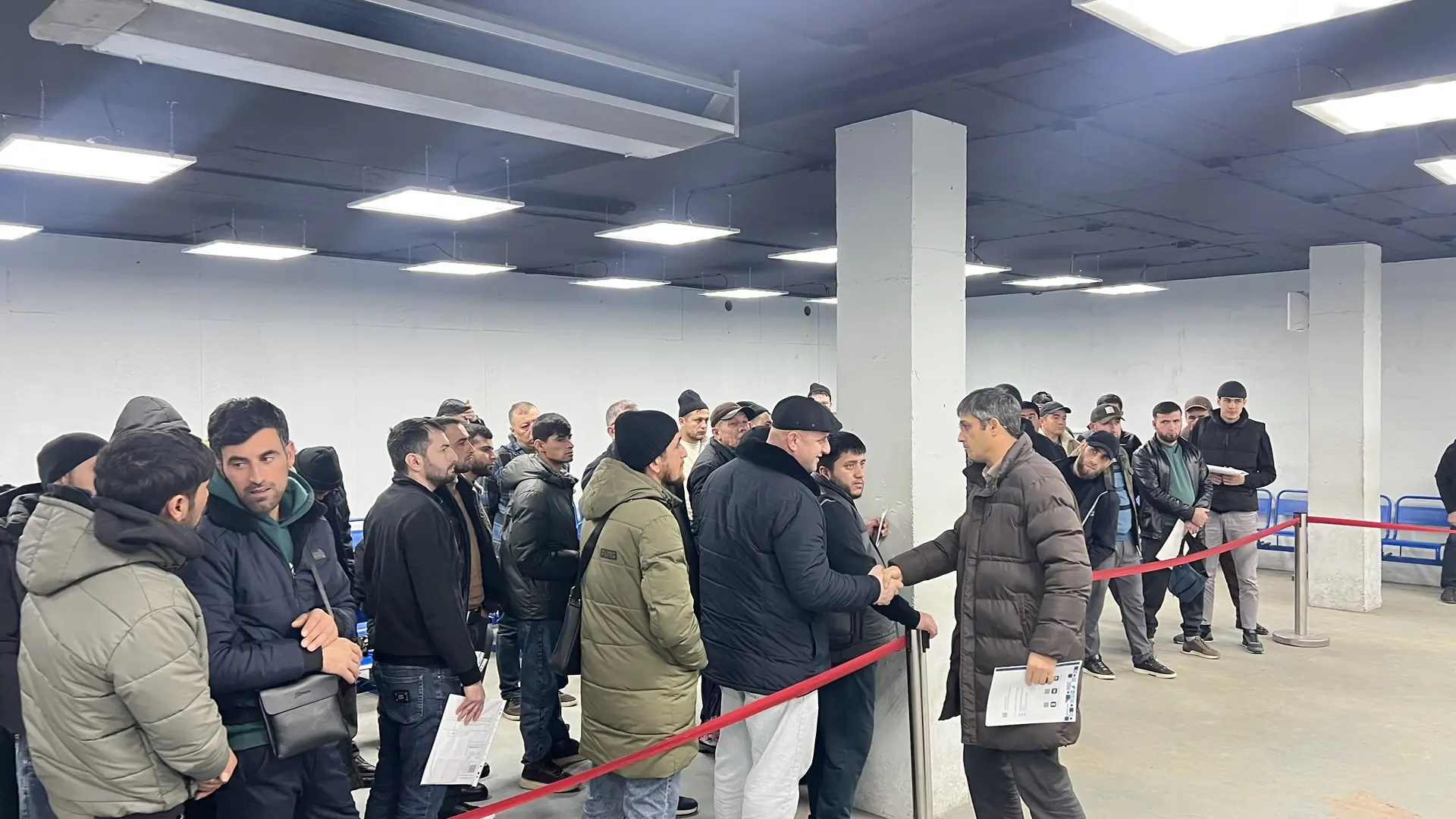 150 иностранным гражданам, работающим в Дагестане, разъяснили правила пребывания на территории России